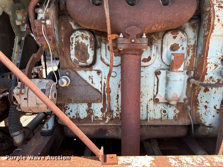 image for item MB9576 1993 International 8100  drilling rig truck