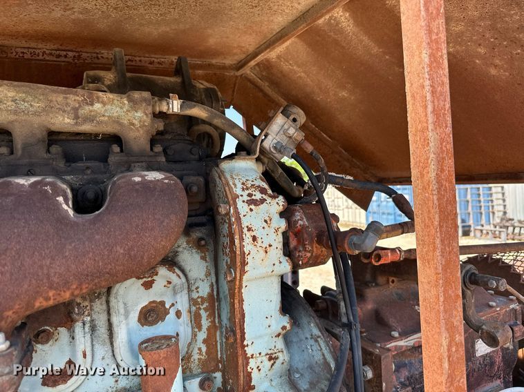 image for item MB9576 1993 International 8100  drilling rig truck