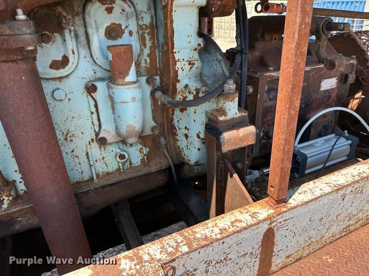 image for item MB9576 1993 International 8100  drilling rig truck