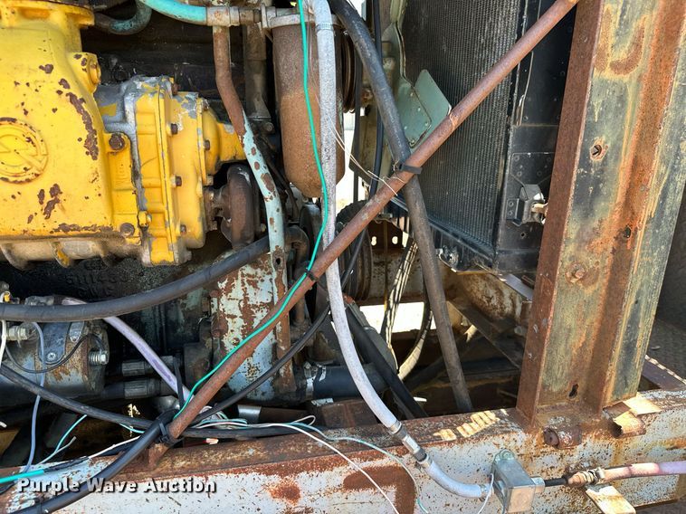 image for item MB9576 1993 International 8100  drilling rig truck