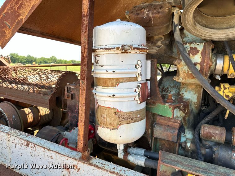 image for item MB9576 1993 International 8100  drilling rig truck