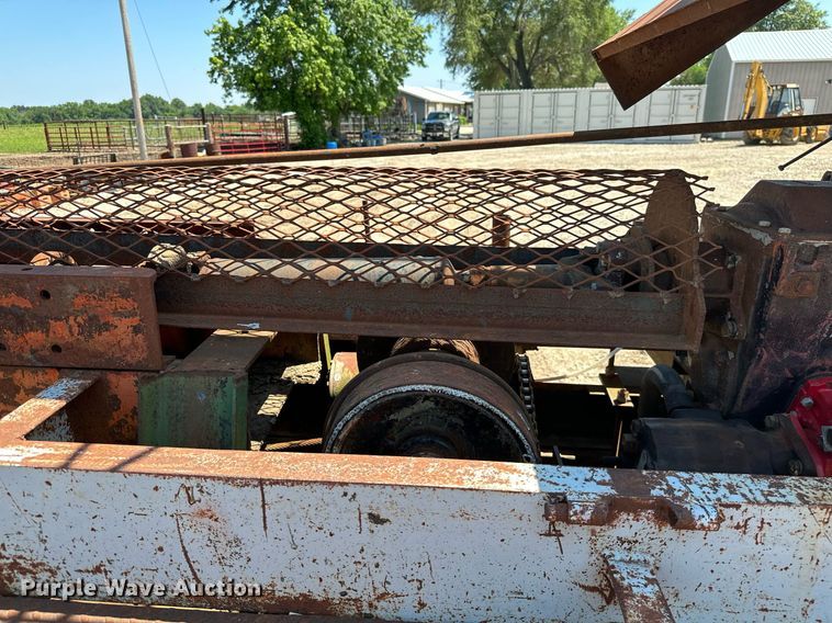 image for item MB9576 1993 International 8100  drilling rig truck