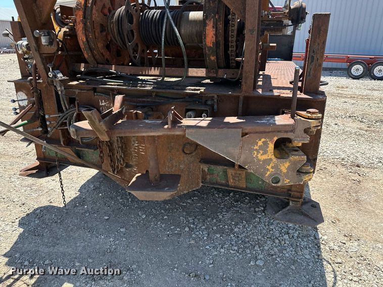 image for item MB9576 1993 International 8100  drilling rig truck