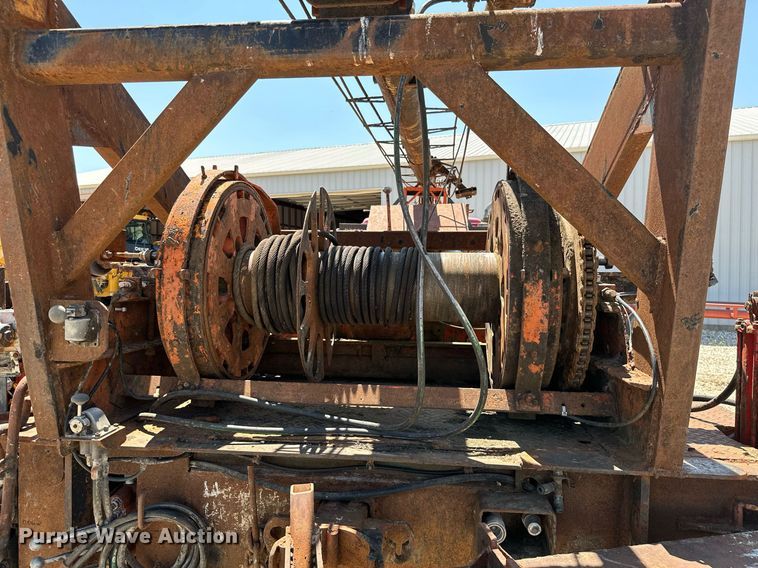 image for item MB9576 1993 International 8100  drilling rig truck