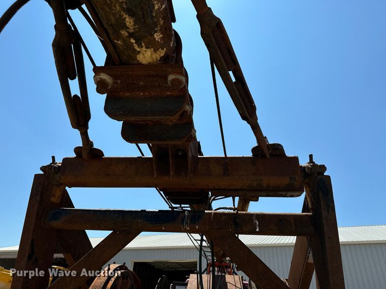 image for item MB9576 1993 International 8100  drilling rig truck