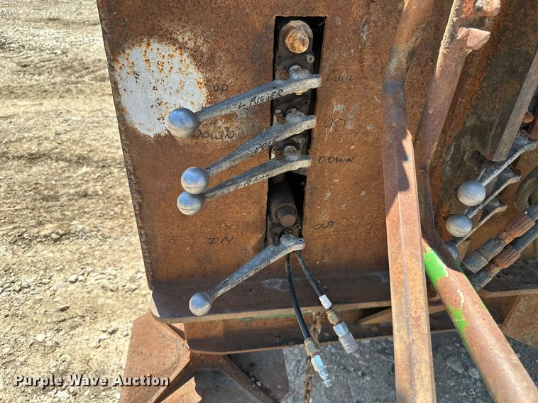 image for item MB9576 1993 International 8100  drilling rig truck