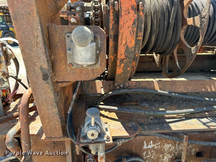 image for item MB9576 1993 International 8100  drilling rig truck