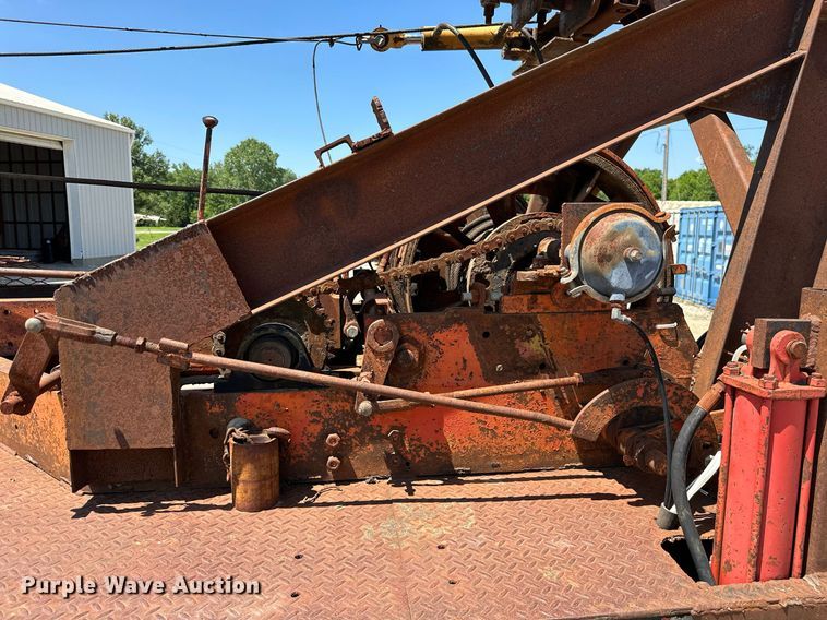 image for item MB9576 1993 International 8100  drilling rig truck