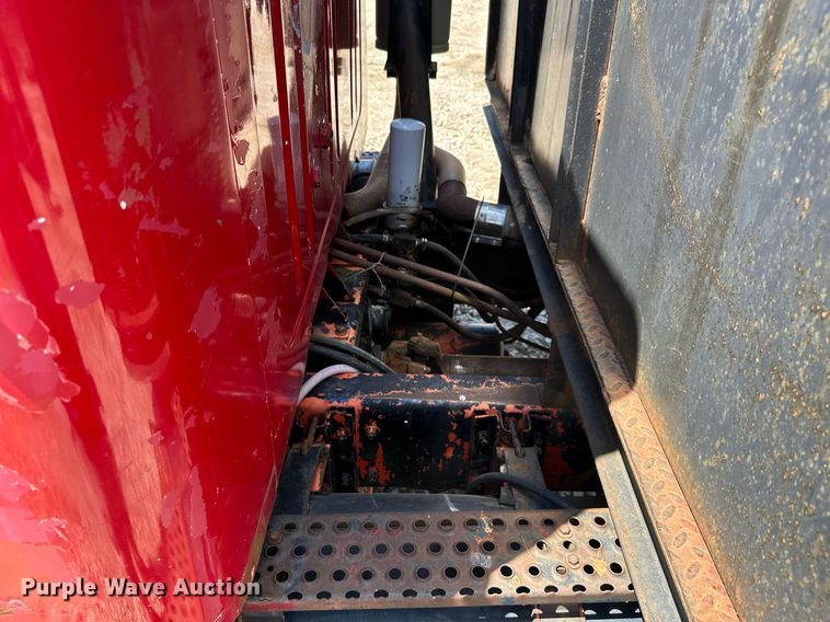 image for item MB9576 1993 International 8100  drilling rig truck