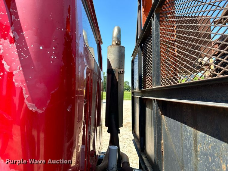 image for item MB9576 1993 International 8100  drilling rig truck