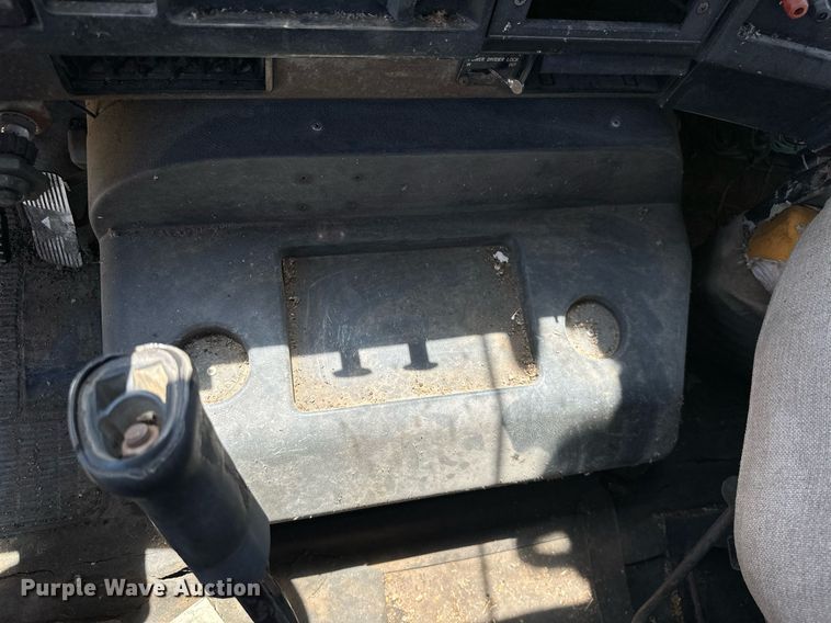 image for item MB9576 1993 International 8100  drilling rig truck