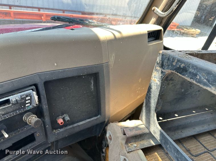 image for item MB9576 1993 International 8100  drilling rig truck