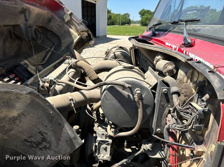 image for item MB9576 1993 International 8100  drilling rig truck