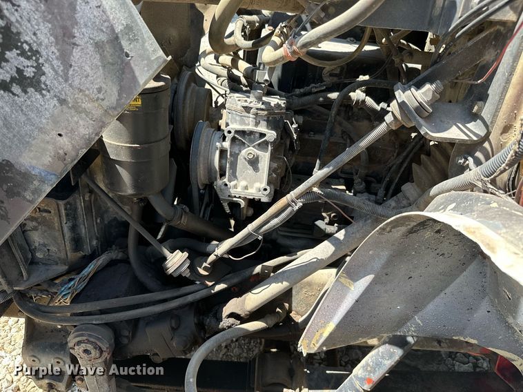 image for item MB9576 1993 International 8100  drilling rig truck