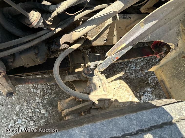 image for item MB9576 1993 International 8100  drilling rig truck