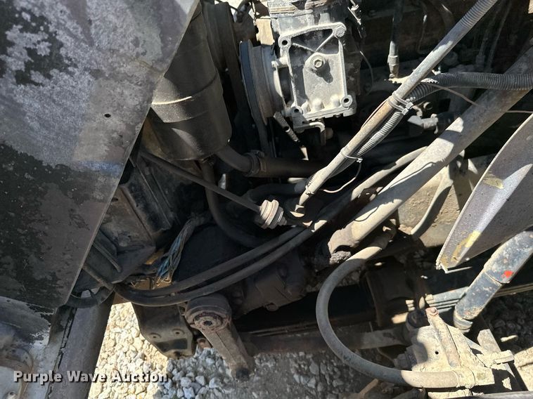 image for item MB9576 1993 International 8100  drilling rig truck