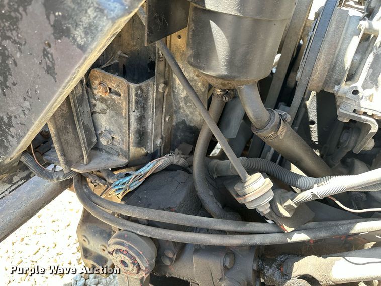 image for item MB9576 1993 International 8100  drilling rig truck