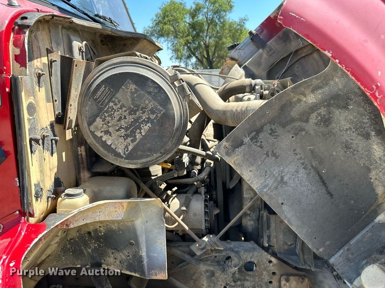 image for item MB9576 1993 International 8100  drilling rig truck