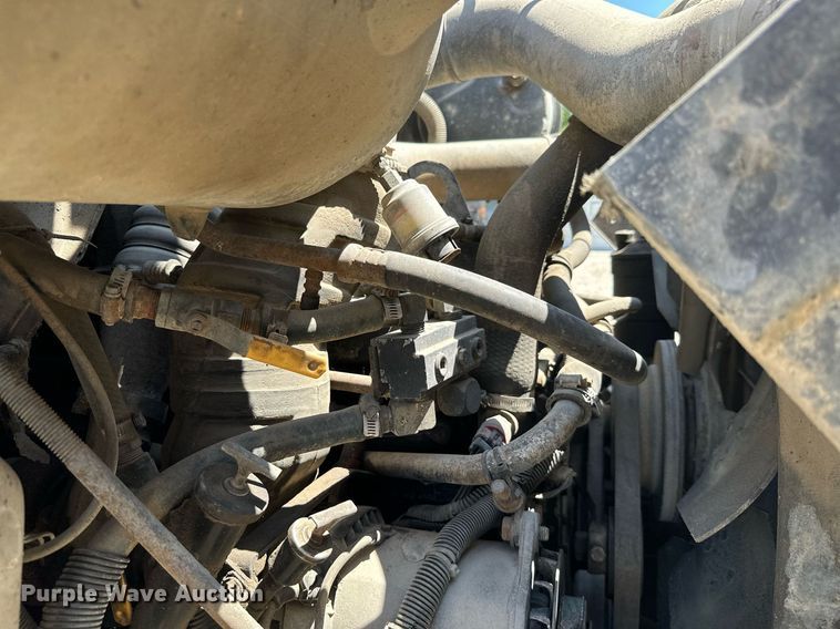 image for item MB9576 1993 International 8100  drilling rig truck