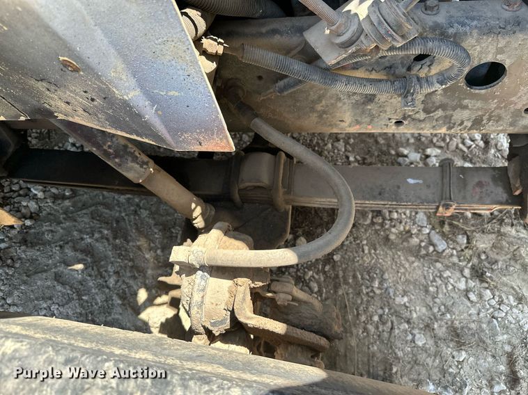 image for item MB9576 1993 International 8100  drilling rig truck