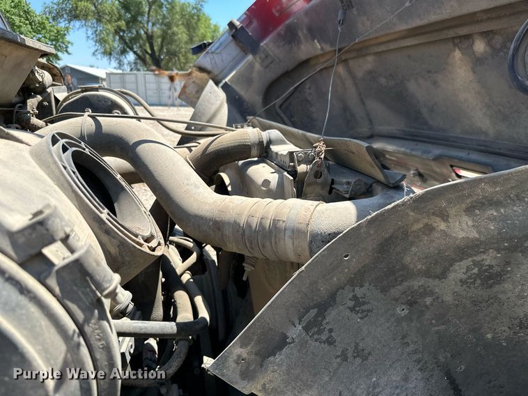 image for item MB9576 1993 International 8100  drilling rig truck