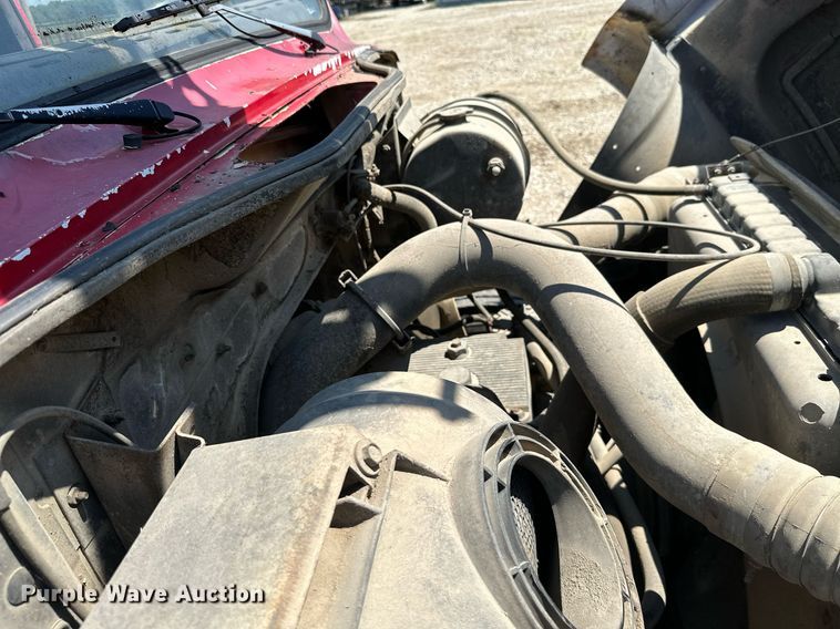 image for item MB9576 1993 International 8100  drilling rig truck