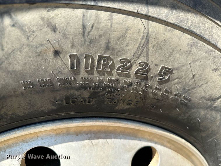 image for item MB9576 1993 International 8100  drilling rig truck