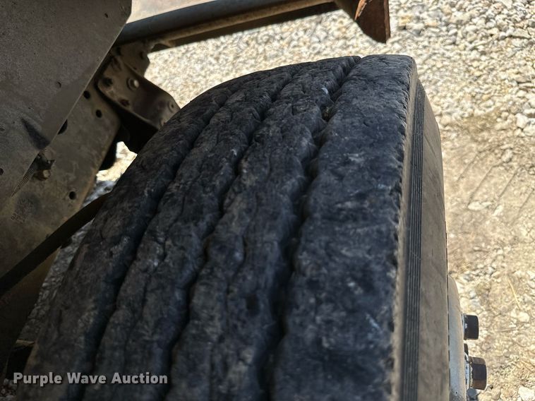 image for item MB9576 1993 International 8100  drilling rig truck