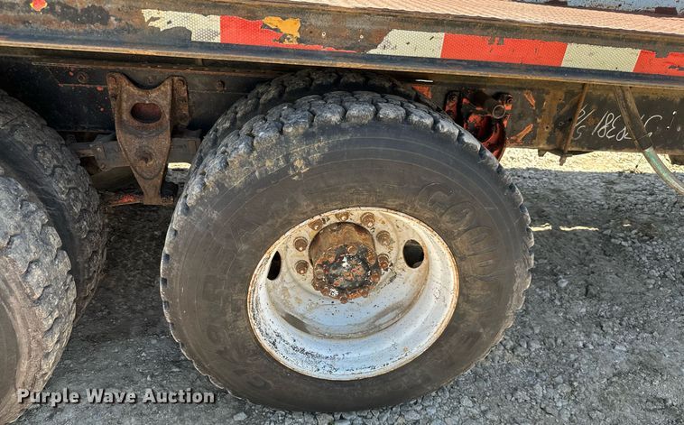 image for item MB9576 1993 International 8100  drilling rig truck