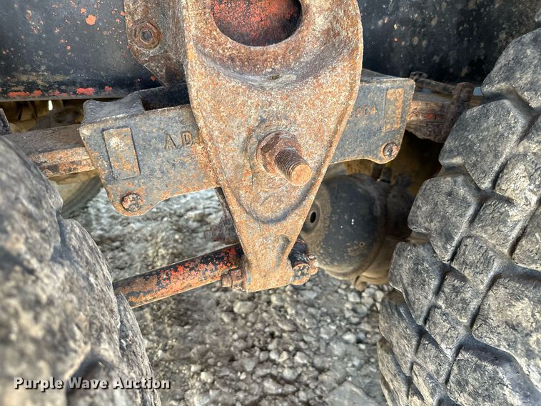 image for item MB9576 1993 International 8100  drilling rig truck