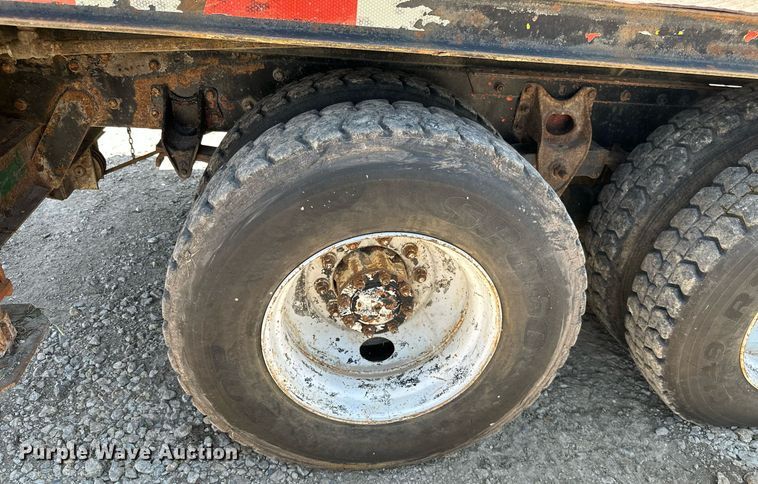 image for item MB9576 1993 International 8100  drilling rig truck