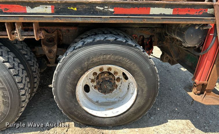 image for item MB9576 1993 International 8100  drilling rig truck