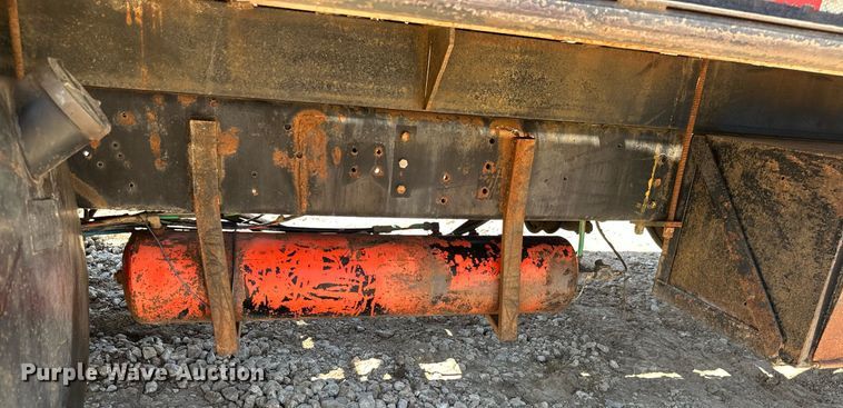 image for item MB9576 1993 International 8100  drilling rig truck