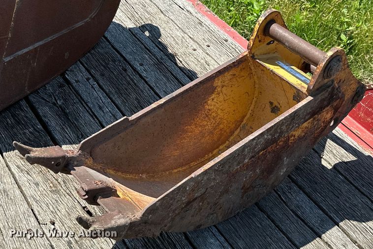image for item MB9578 12"W backhoe bucket