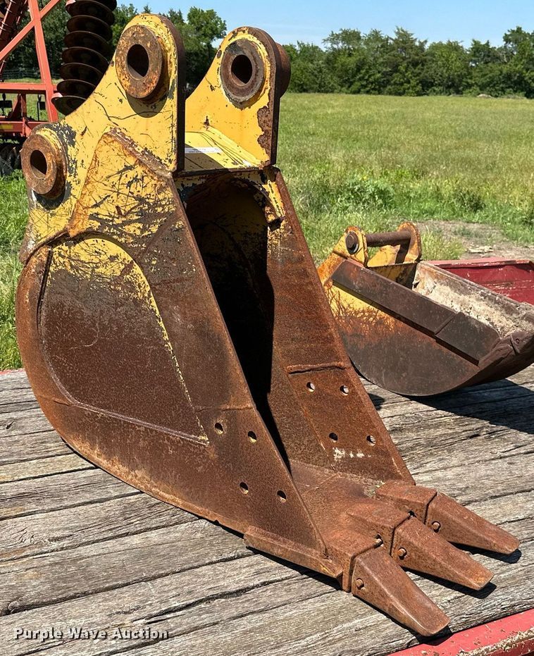 image for item MB9579 Caterpillar 315  excavator bucket