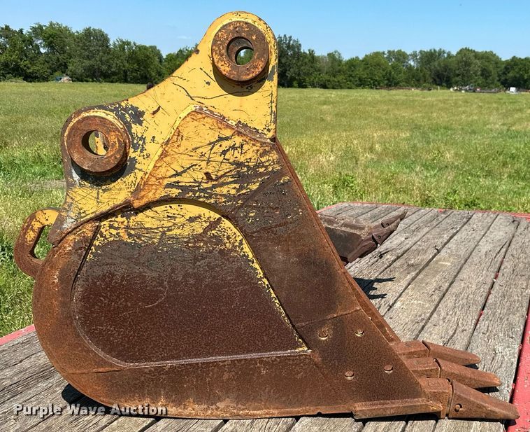 image for item MB9579 Caterpillar 315  excavator bucket