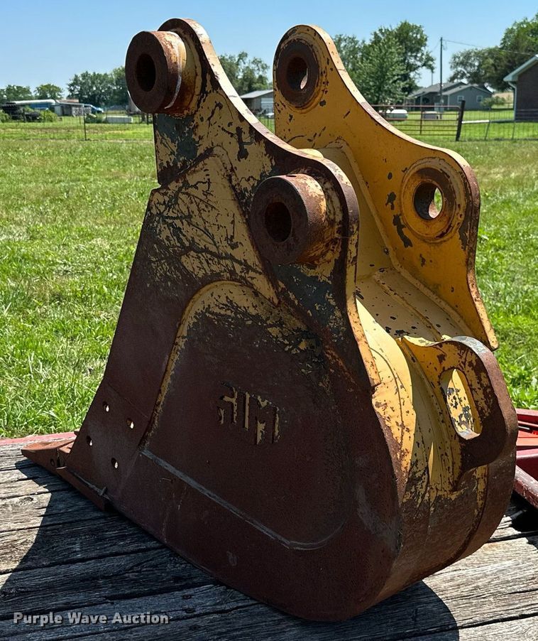 image for item MB9579 Caterpillar 315  excavator bucket