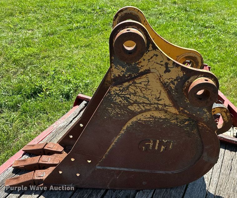 image for item MB9579 Caterpillar 315  excavator bucket