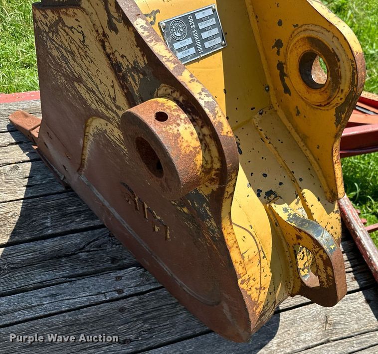 image for item MB9579 Caterpillar 315  excavator bucket