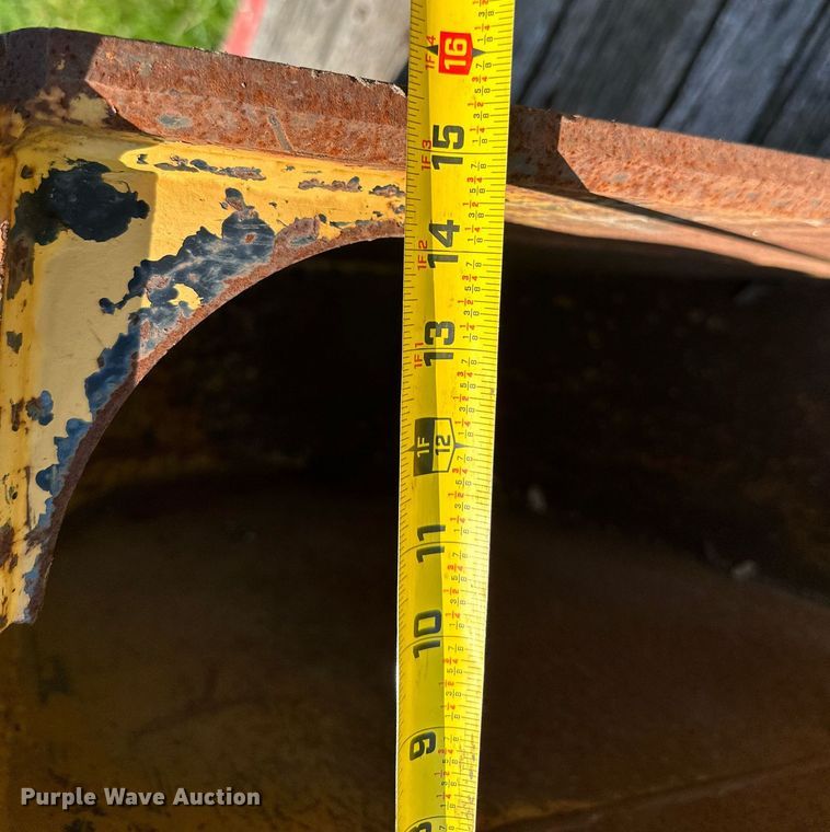 image for item MB9579 Caterpillar 315  excavator bucket