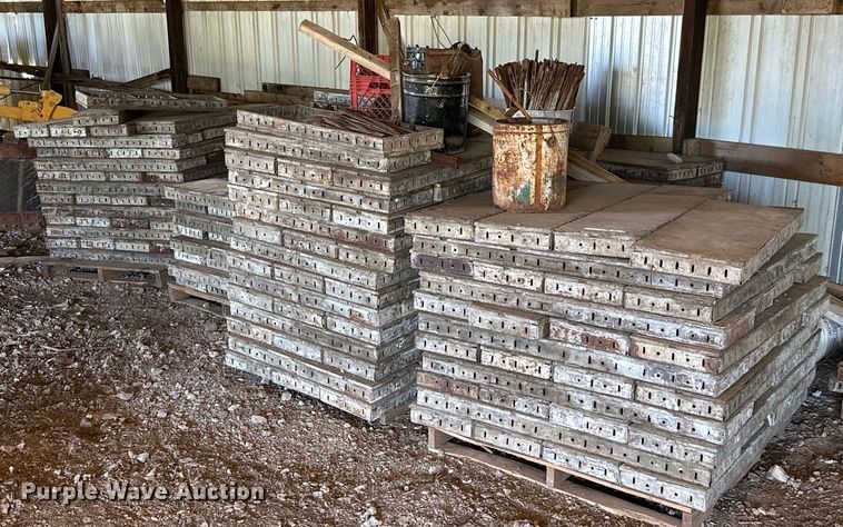image for item MB9580 Approximately 300 concrete form pieces