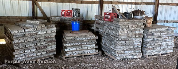 image for item MB9580 Approximately 300 concrete form pieces