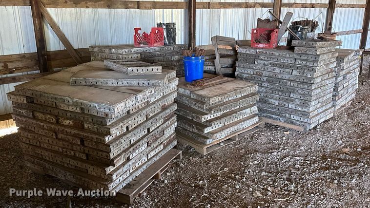 image for item MB9580 Approximately 300 concrete form pieces