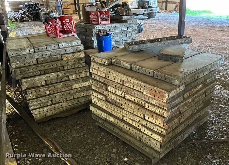 image for item MB9580 Approximately 300 concrete form pieces