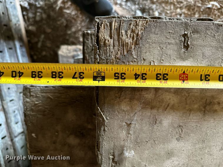 image for item MB9580 Approximately 300 concrete form pieces