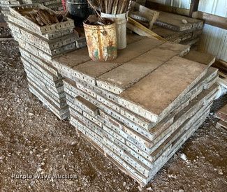 image for item MB9580 Approximately 300 concrete form pieces