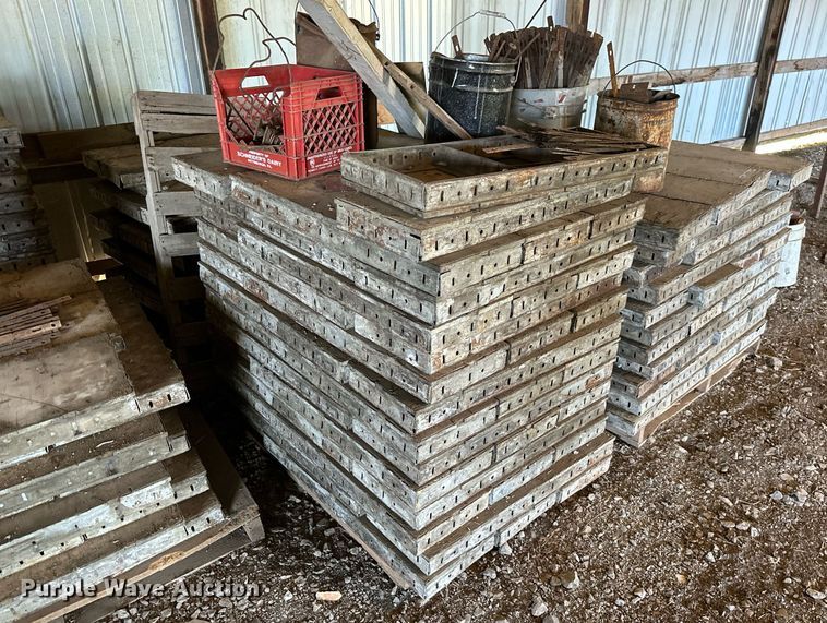 image for item MB9580 Approximately 300 concrete form pieces