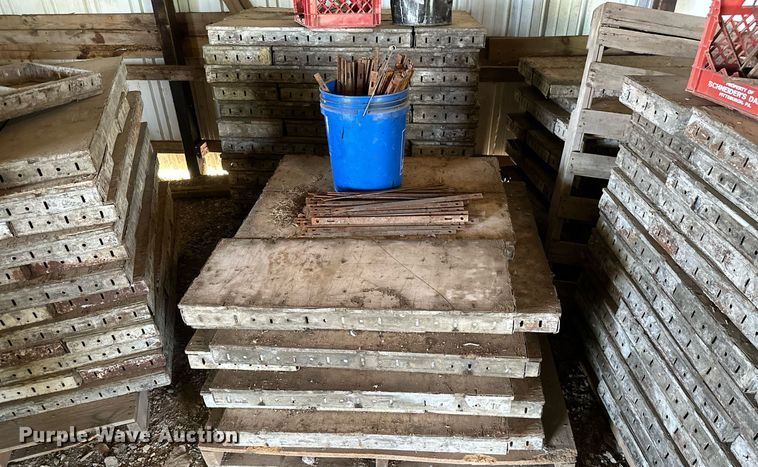 image for item MB9580 Approximately 300 concrete form pieces