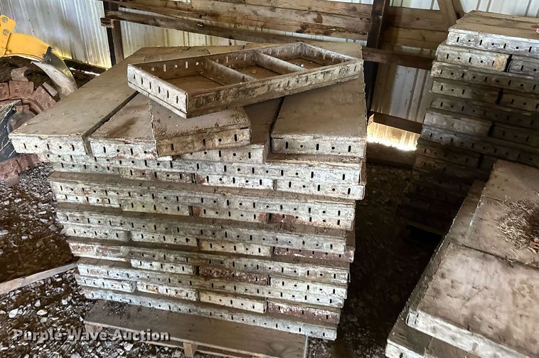 image for item MB9580 Approximately 300 concrete form pieces