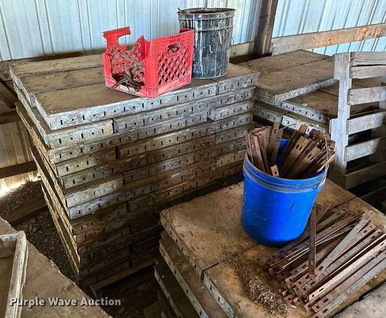 image for item MB9580 Approximately 300 concrete form pieces